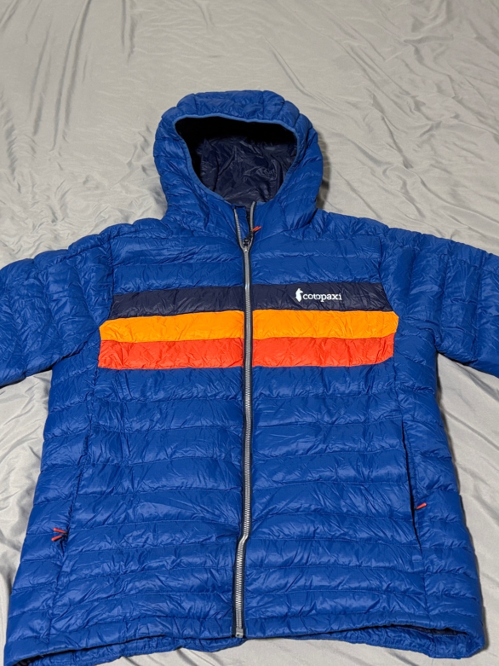 Cotopaxi Mens Med Hooded Puffer Jacket w/ Dark Blue, Orange & Red Orange Stripe